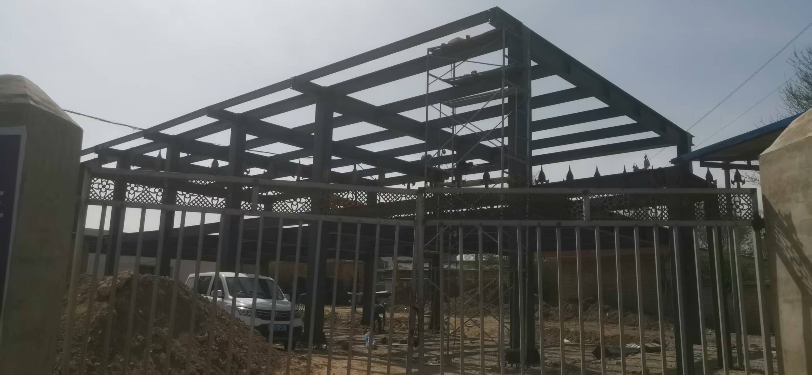 榆中縣甘草店鎮(zhèn)西村發(fā)展村集體經濟建設項目（二期）鋼結構安裝
